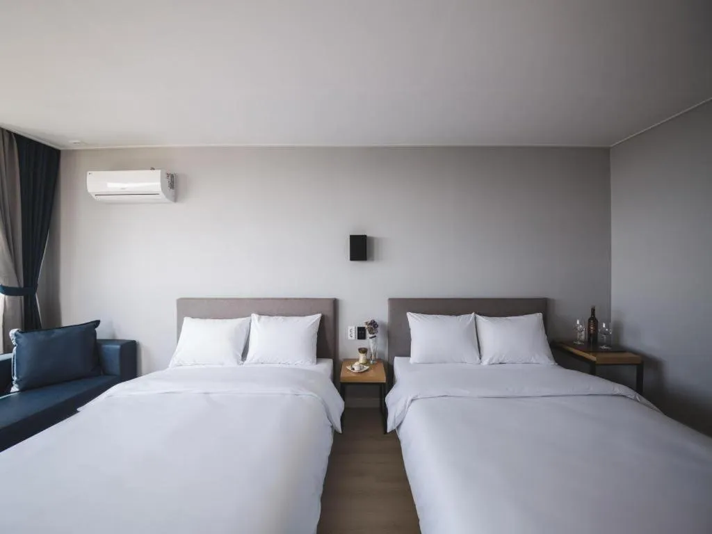 Bed in Sallys Jeju Hotel