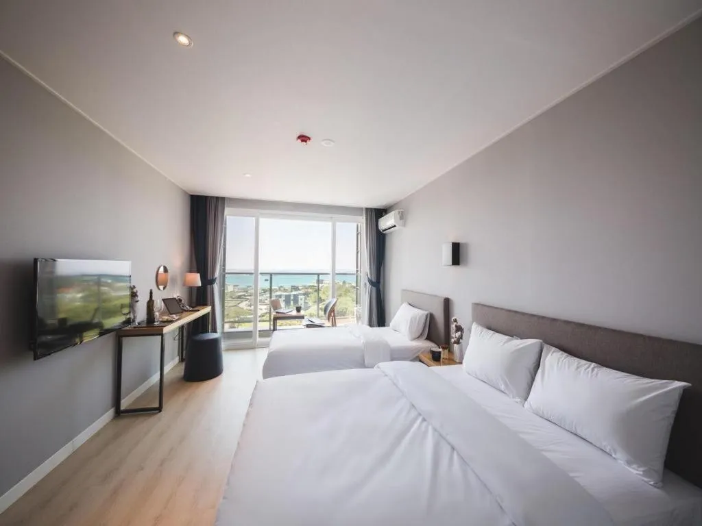 Bed in Sallys Jeju Hotel