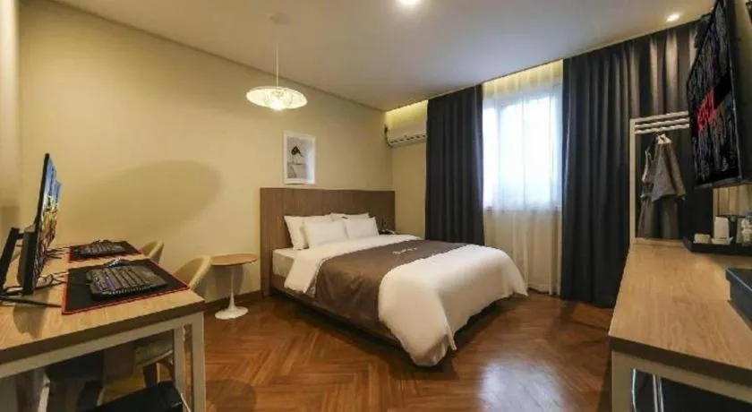 Bed in Hotel Urban Brown