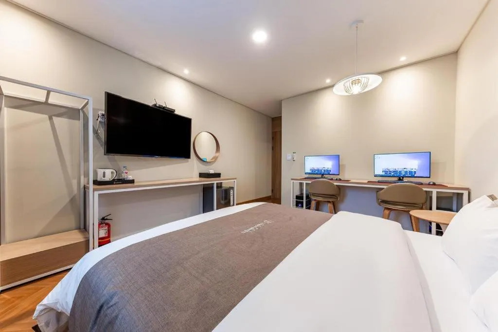 Bed in Hotel Urban Brown