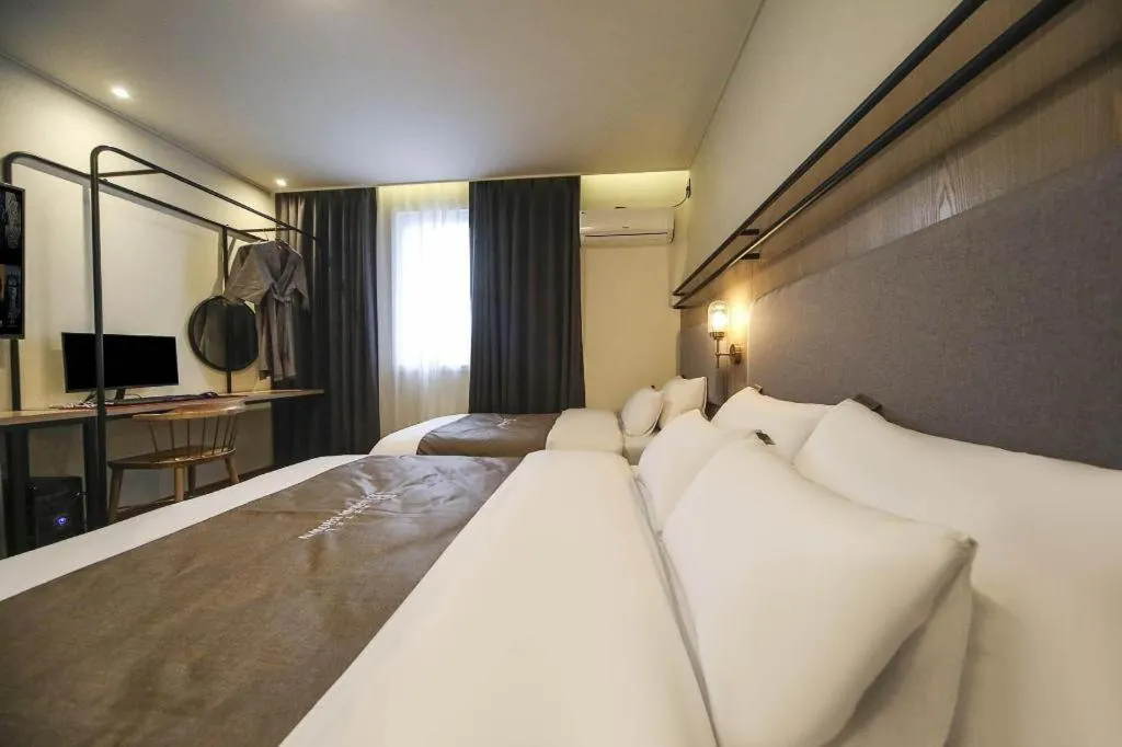 Bed in Hotel Urban Brown