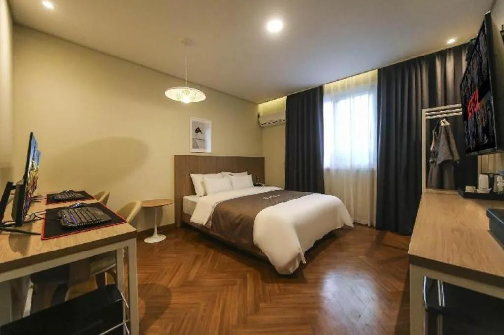 Bed in Hotel Urban Brown