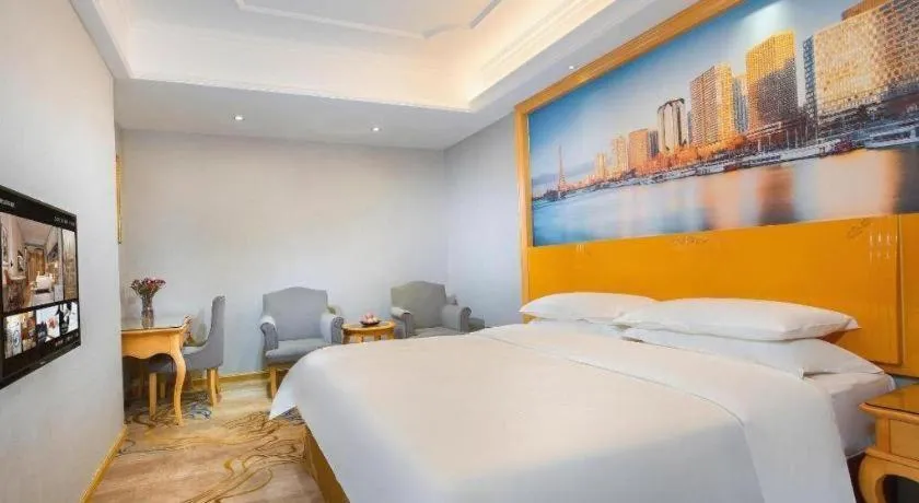 Bed in Vienna Hotel Shenzhen Longgang Dayun Center Branch