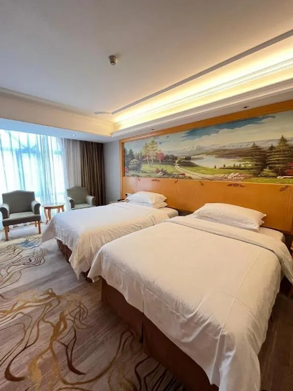 Bed in Vienna Hotel Shenzhen Longgang Dayun Center Branch