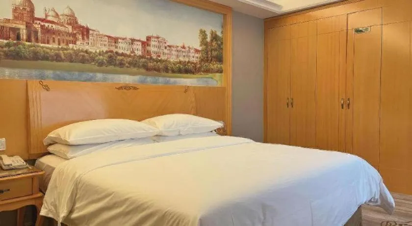 Bed in Vienna Hotel Shenzhen Longgang Dayun Center Branch