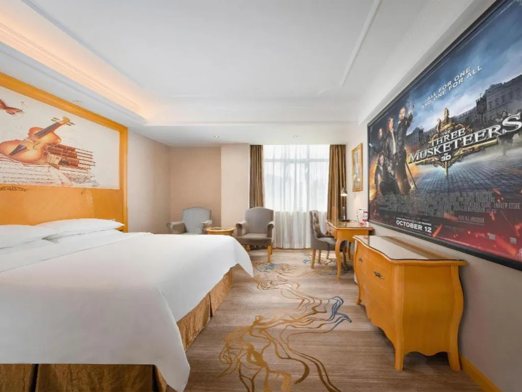 Bed in Vienna Hotel Shenzhen Longgang Dayun Center Branch
