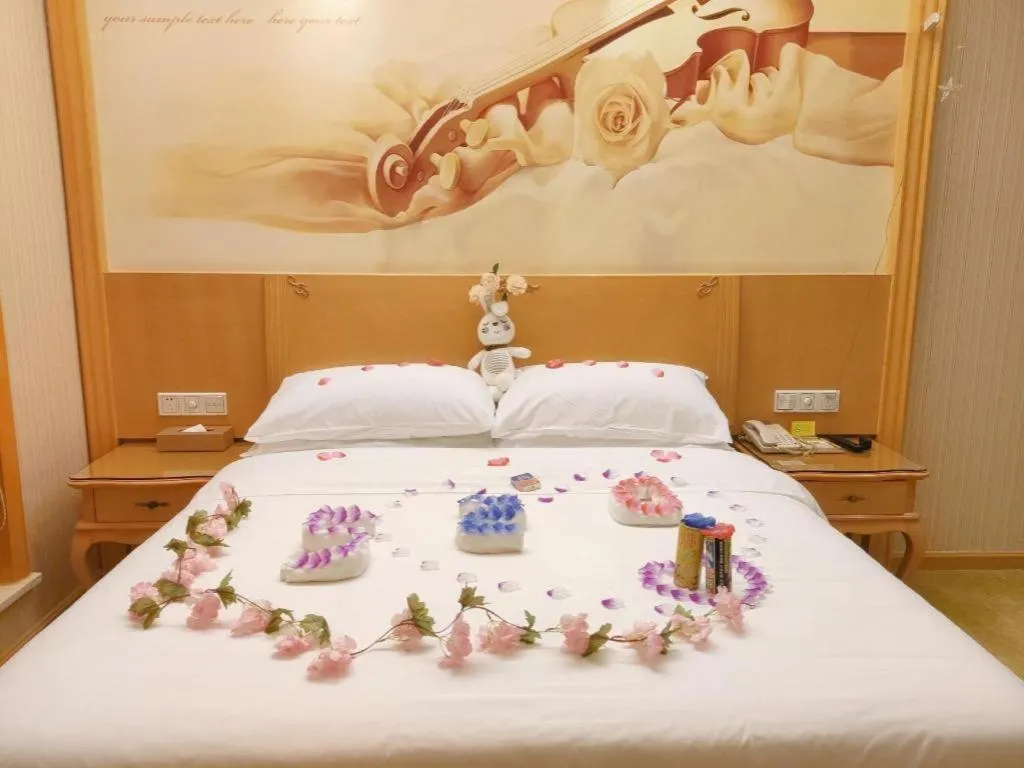 Bed in Vienna Hotel Shenzhen Longgang Dayun Center Branch