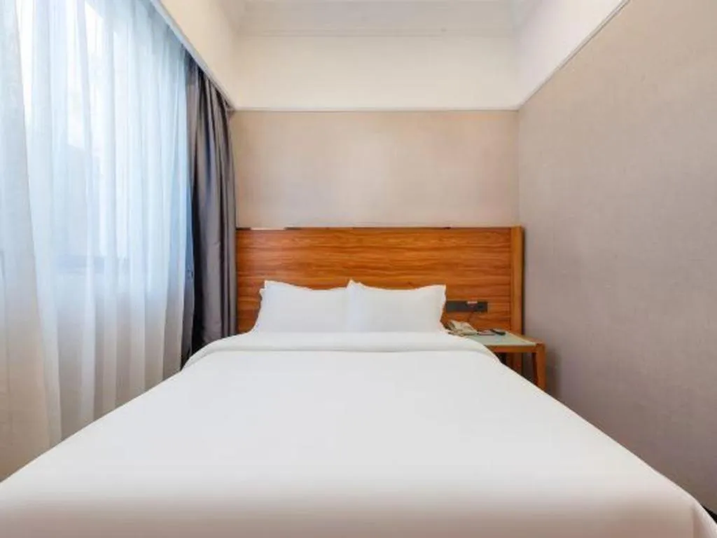 Bed in Carrianna Hotel