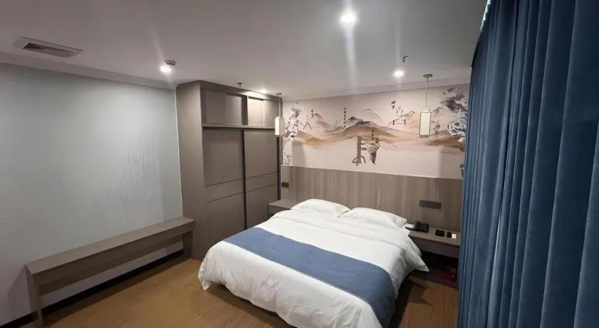 Bed in Carrianna Hotel