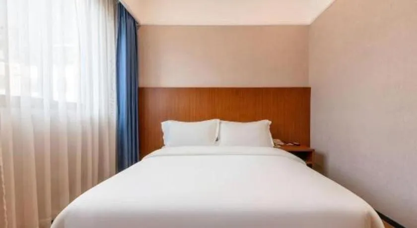 Bed in Carrianna Hotel