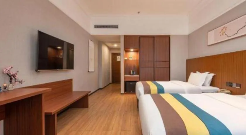 Bed in Carrianna Hotel