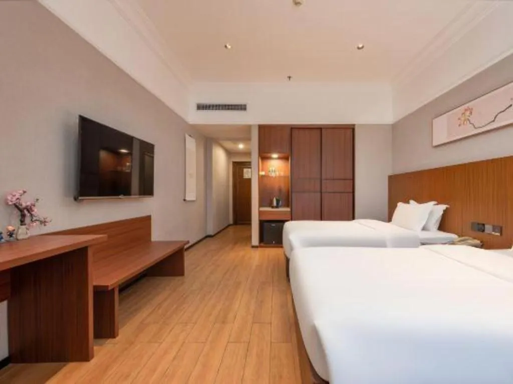 Bed in Carrianna Hotel