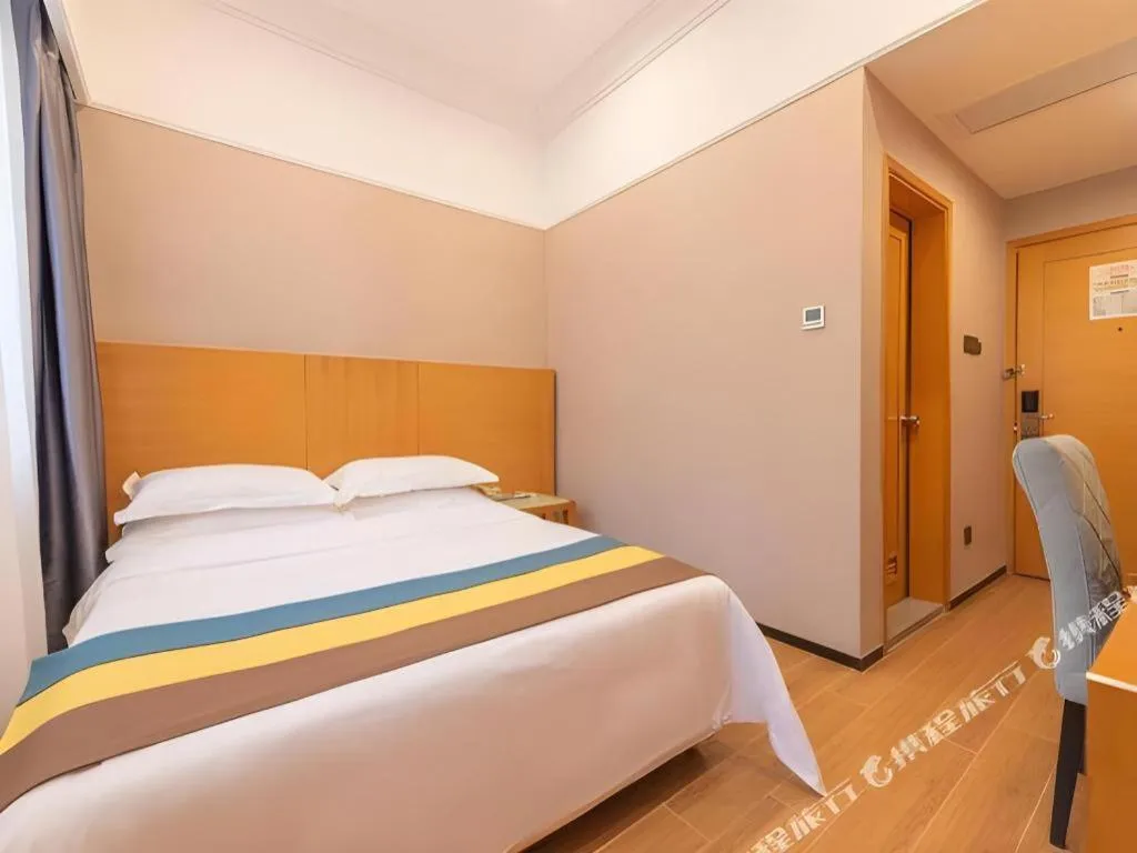 Bed in Carrianna Hotel