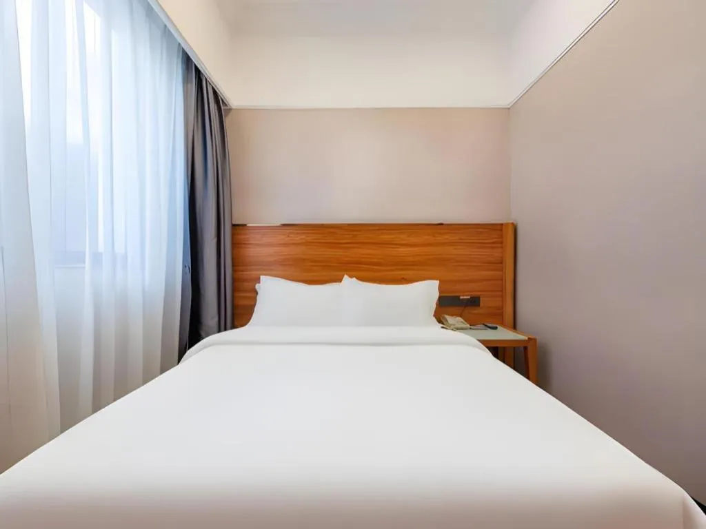 Bed in Carrianna Hotel