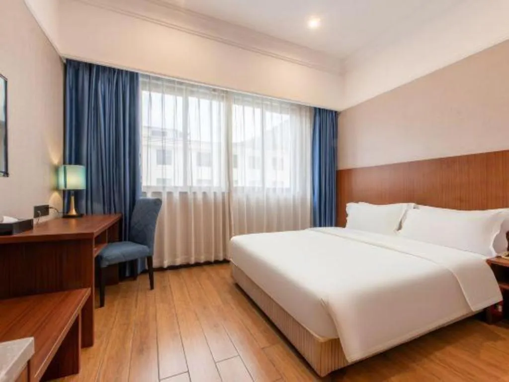 Bed in Carrianna Hotel