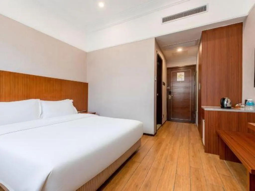 Bed in Carrianna Hotel