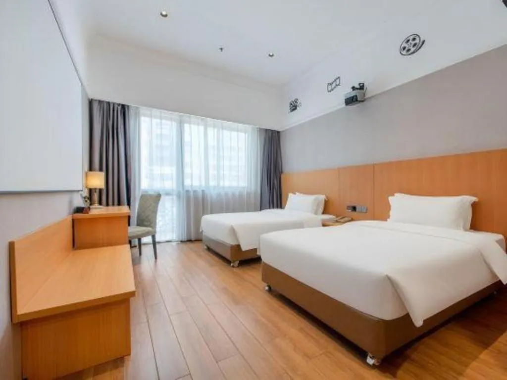 Bed in Carrianna Hotel