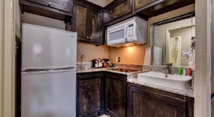 Americas Best Value Inn and Suites IAH Airport North