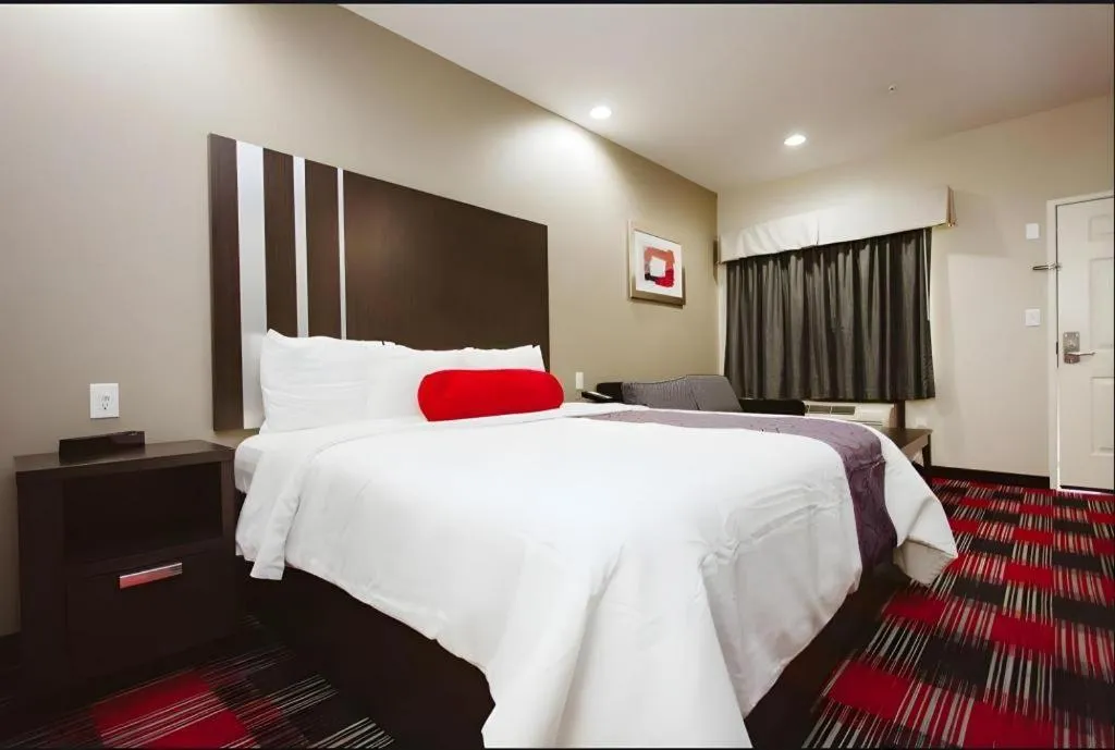 Bed in Americas Best Value Inn and Suites IAH Airport North