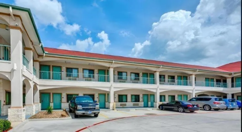 Americas Best Value Inn and Suites IAH Airport North