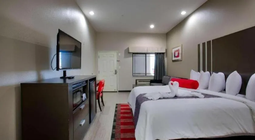 Bed in Americas Best Value Inn and Suites IAH Airport North