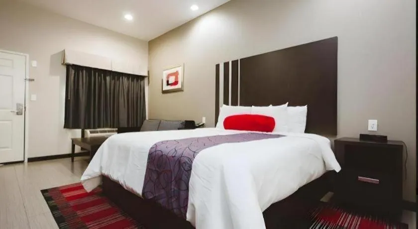 Bed in Americas Best Value Inn and Suites IAH Airport North