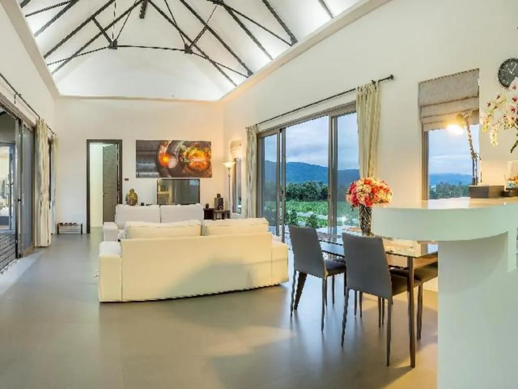 Bed in Lucerne Villa Resort