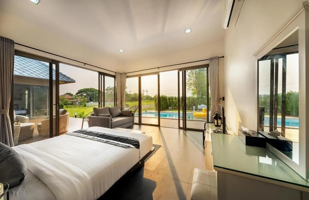 Bed in Lucerne Villa Resort