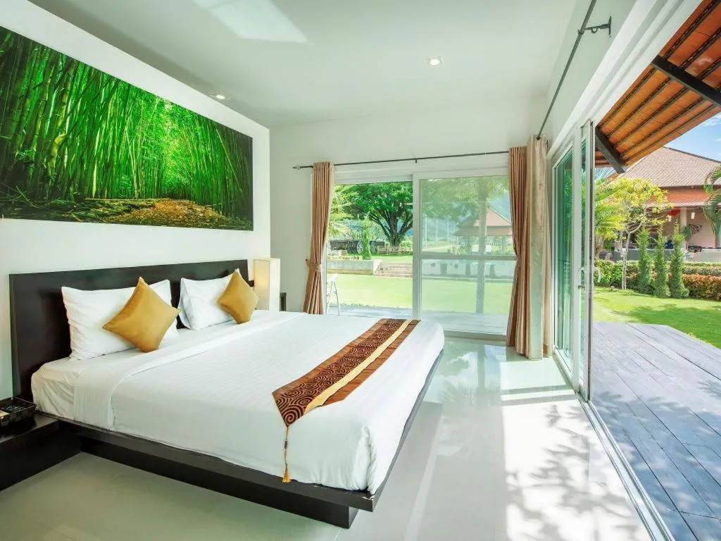 Bed in Lucerne Villa Resort