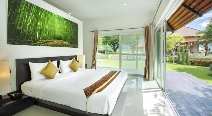 Bed in Lucerne Villa Resort