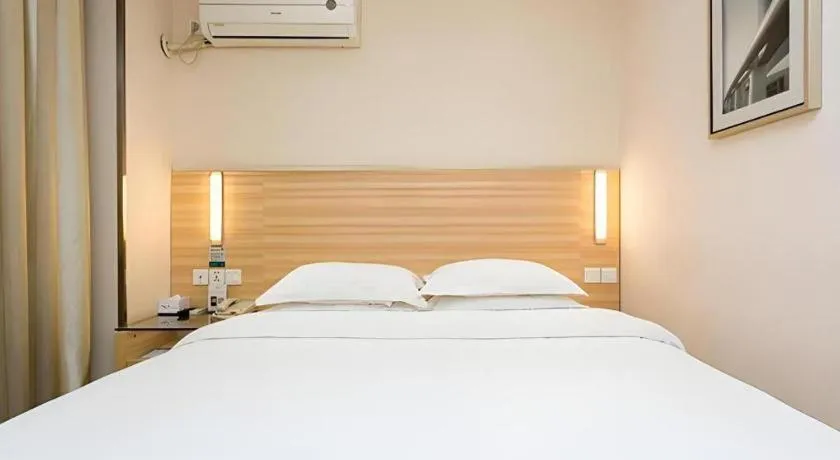 Bed in City Comfort Inn Xiangyang Railway Station