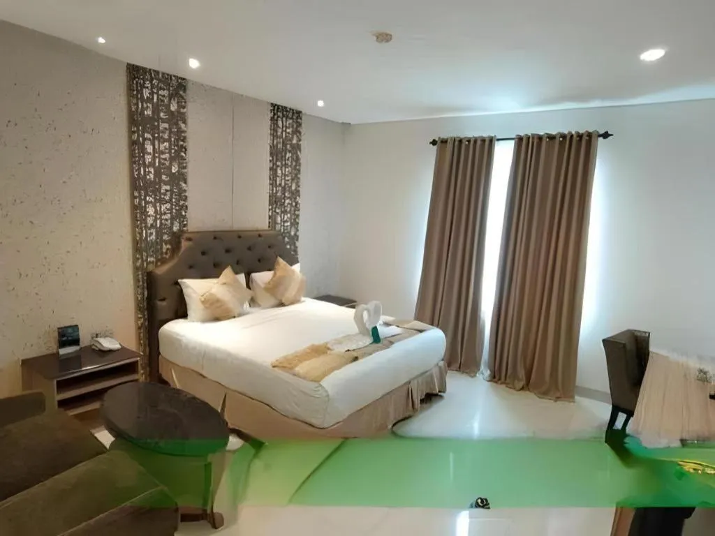 Bed in HW Hotel Padang