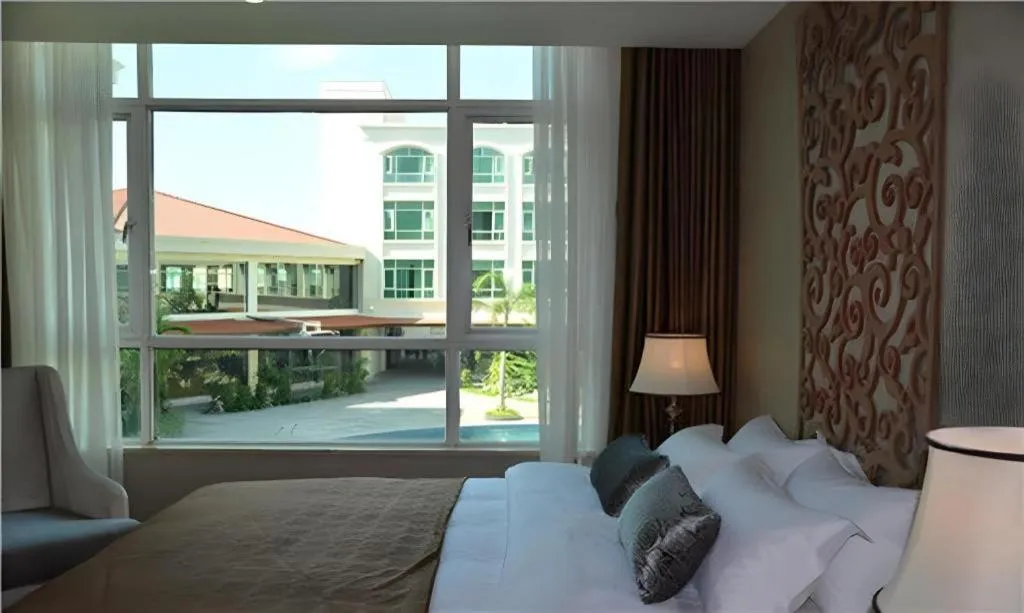 Bed in San Jiang Grand Hotel