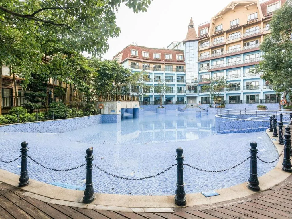 Oasis O.City Hotel