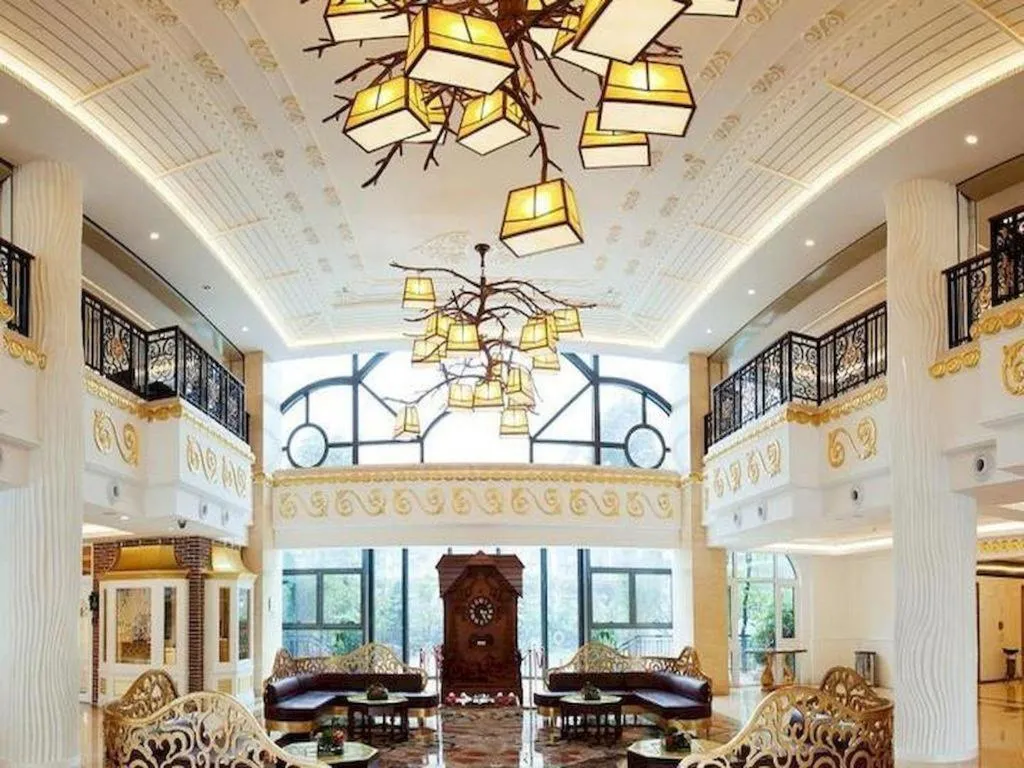 Oasis O.City Hotel