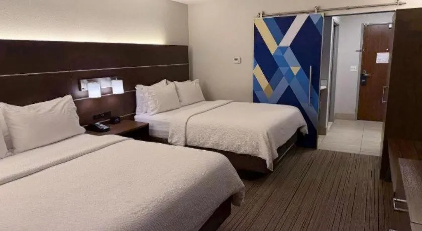 Bed in Holiday Inn Express and Suites Hannibal-Medical Center By IHG