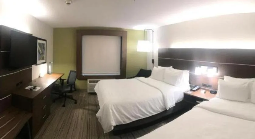 Bed in Holiday Inn Express and Suites Hannibal-Medical Center By IHG
