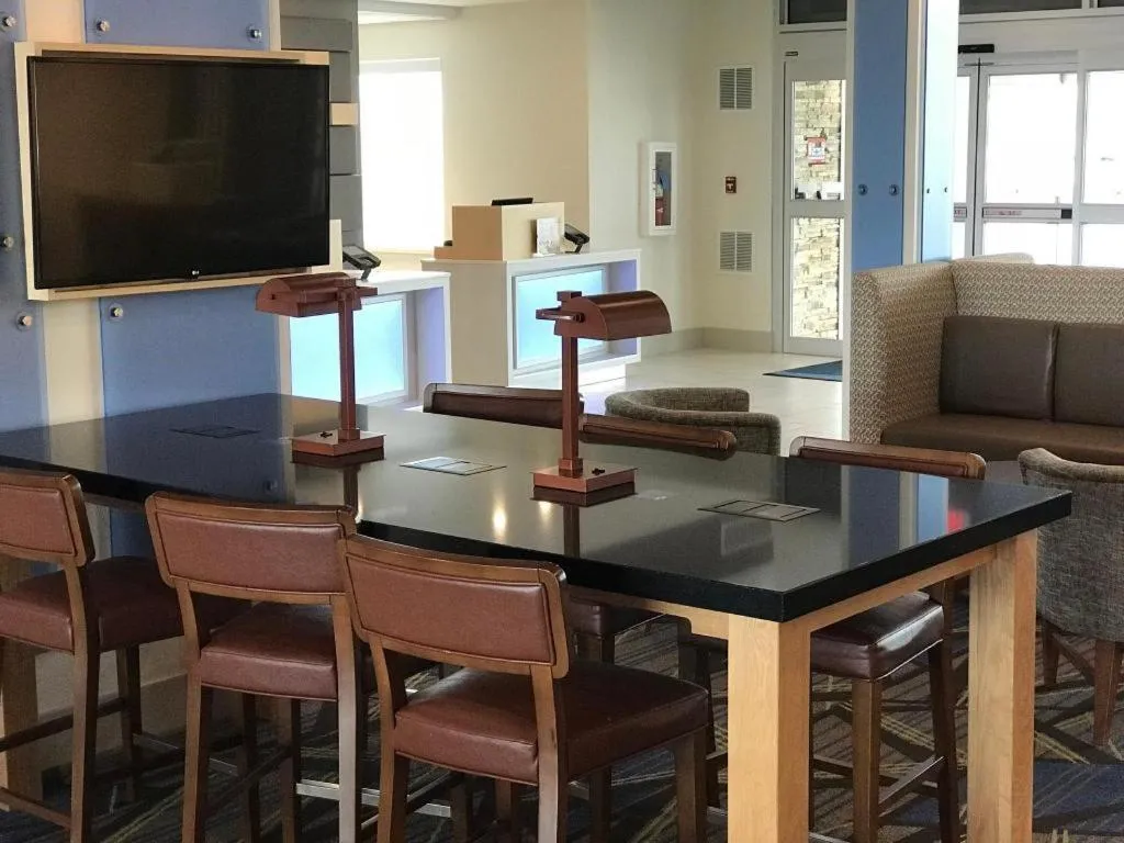 Holiday Inn Express and Suites Hannibal-Medical Center By IHG