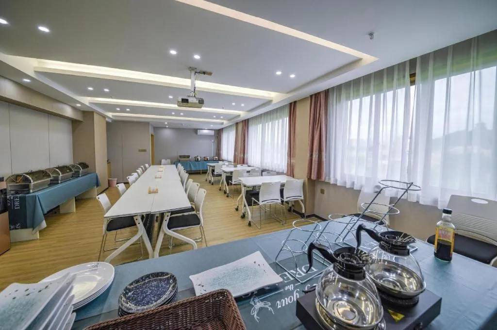 Yiwu Bairui Grand Hotel