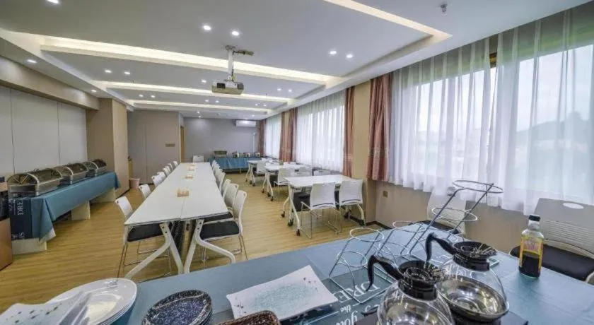 Yiwu Bairui Grand Hotel