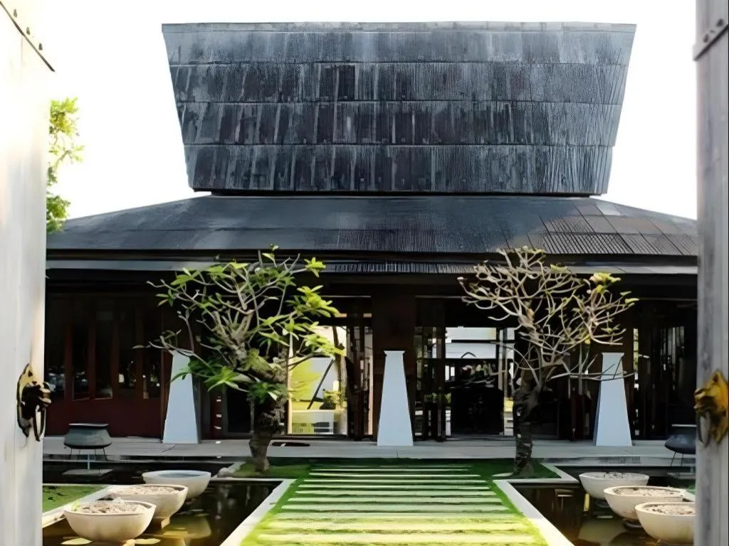 Chivaree Hotel and Resort