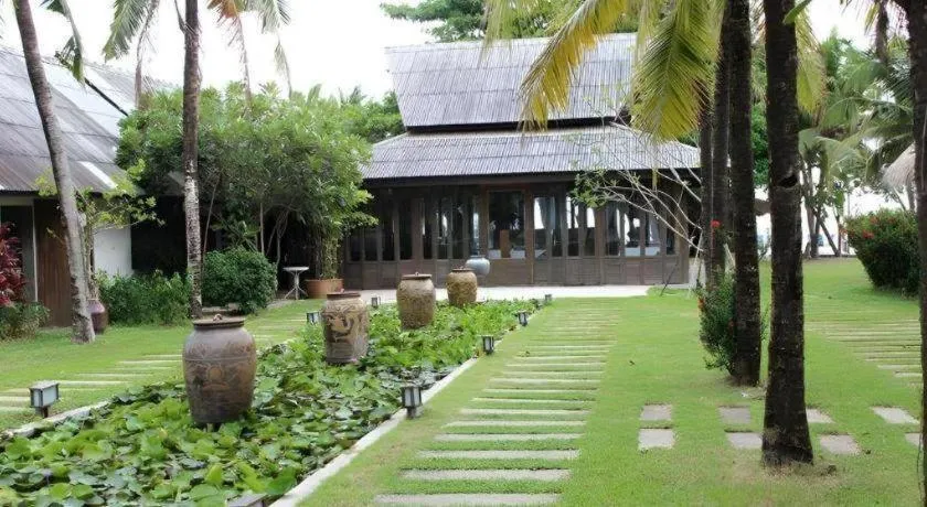 Chivaree Hotel and Resort