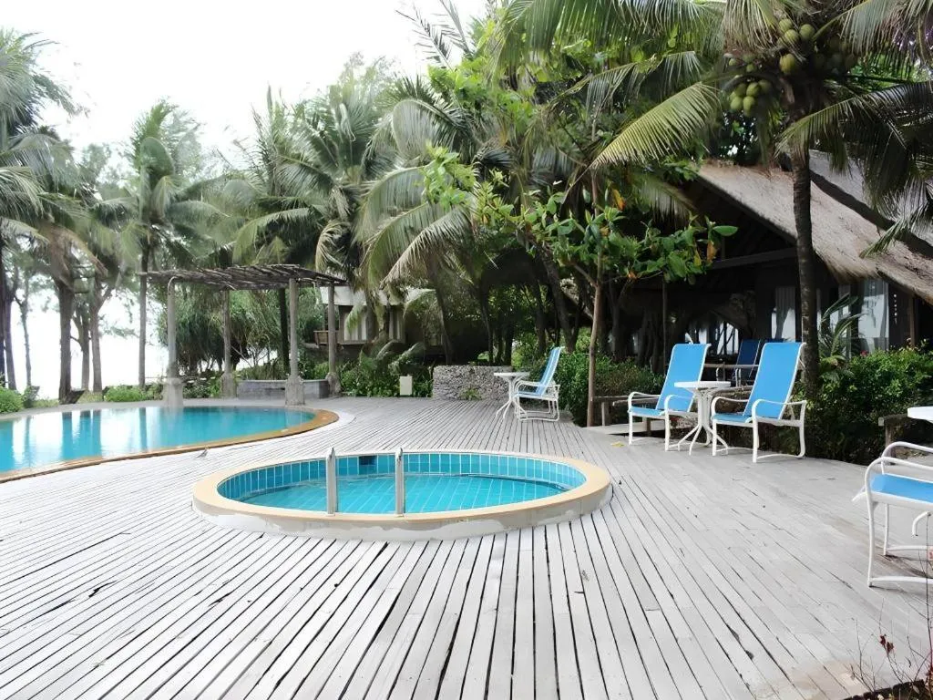 Chivaree Hotel and Resort