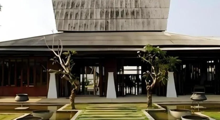 Chivaree Hotel and Resort