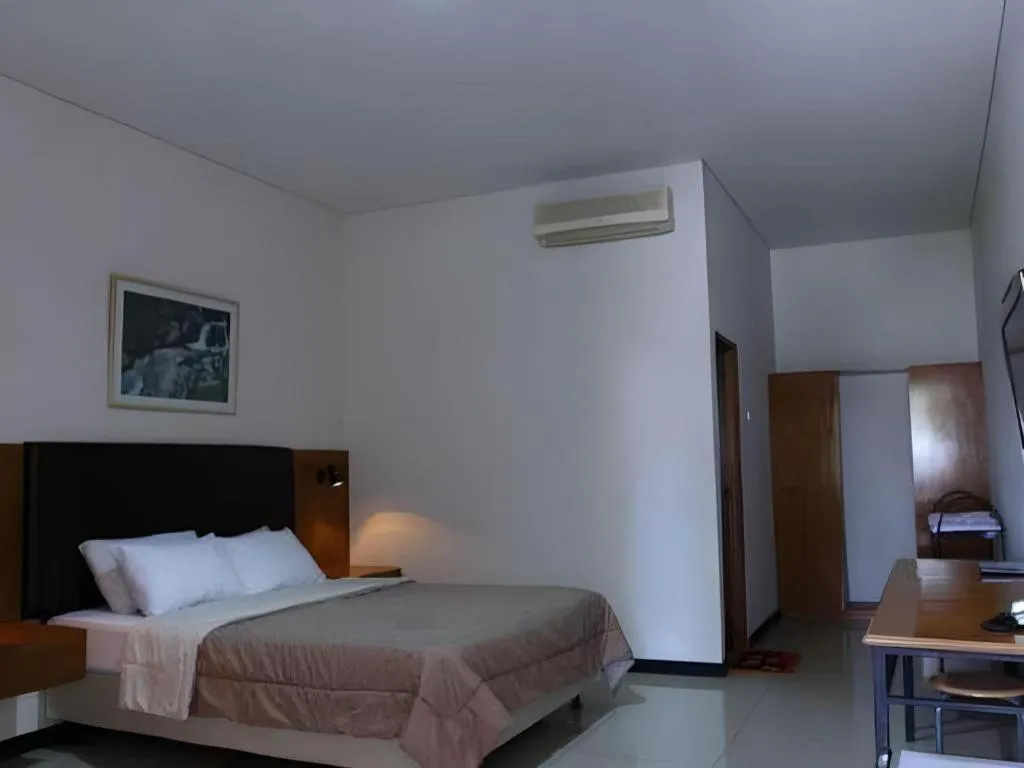 Bed in Augusta Hotel & Glamping Sukabumi