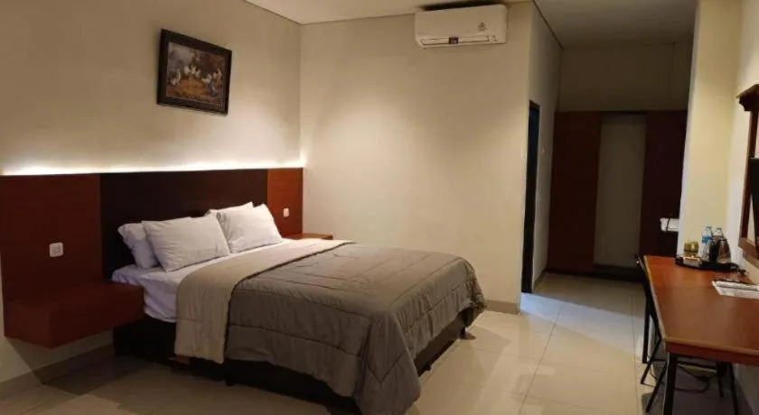Bed in Augusta Hotel & Glamping Sukabumi