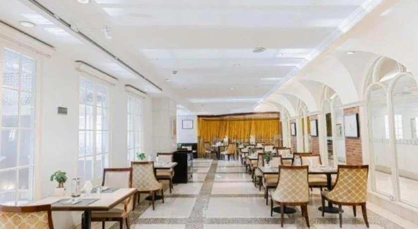 New Century Pujiang Hotel