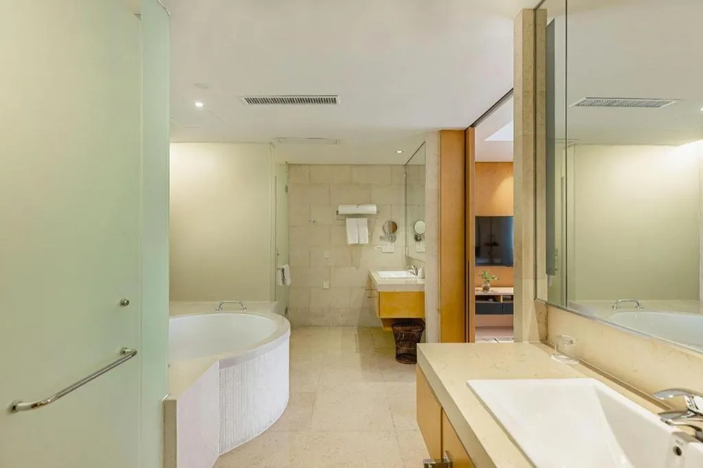 Bed in New Century Pujiang Hotel