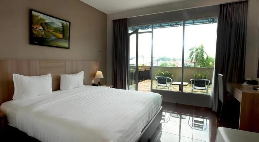 Bed in Asoka Luxury Hotel