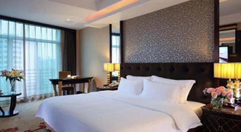 Bed in Dongguan Silver World Garden Hotel